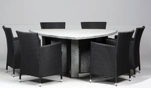 Havemøbelsæt bestående af seks armstole samt trekantet bord. 7