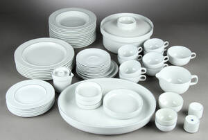 Grethe Meyer for Royal Copenhagen Blåkant service af fajance. 58