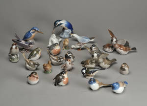 Samling figurer af porcelæn i form af fugle 24