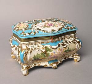 Stor bonbonniere i porcelæn. 1900-tallets slutning.  Denne auktion er annulleret - se nu vare 1919419