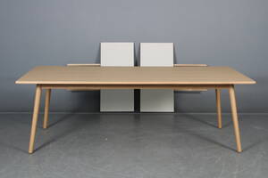 Poul M. Volther. Spisebord af eg, to tillægsplader, model C35C. 3