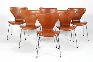 Arne Jacobsen. Sæt på seks stole syveren , model 3107, nybetrukket 6 Denne vare er sat til omsalg under nyt varenummer 4502198