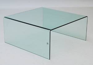 Minimalistisk sofabord i buet glas Denne auktion er annulleret - se nu vare 1919938