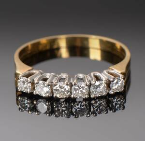 Brillantring af 18 kt guld, ca. 0.48 ct