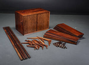 Poul Cadovius. Væghængt reolsystem