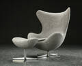 Arne Jacobsen. Lænestol Ægget med skammel, model 3316 2 Denne vare er sat til omsalg under nyt varenummer 4121821