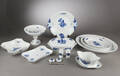 Royal Copenhagen. Blå blomst serveringsdele af porcelæn 13
