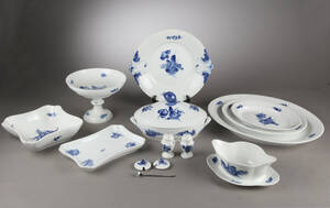 Royal Copenhagen. Blå blomst serveringsdele af porcelæn 13
