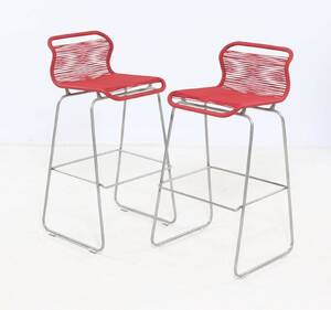  Verner Panton.To VP ONE barstole i farven Red