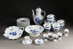 Royal Copenhagen. Blå blomst kaffeservice af porcelæn 37