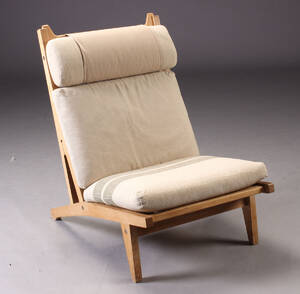 H. J. Wegner. Højrygget lænestol, model GE-375 