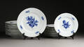 Royal Copenhagen. Blå blomst middags- og frokosttallerkener af porcelæn 23