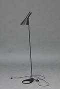 Arne Jacobsen 1902-1971. AJ - gulvlampe sort