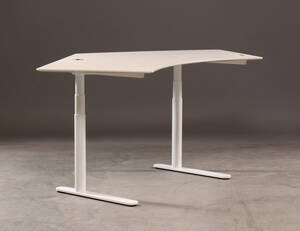 Peter J. Lassen. Montana hæve sænke bord, model  HiLow 2