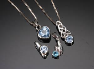 Fire vedhæng og to halskæder, sterling sølv. 6