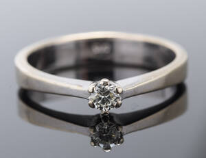 Solitairering med brillant på ca. 0.12 ct. 14 kt. hvidguld