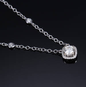 Brillanthalskæde af 18 kt. hvidguld, i alt ca. 0.74 ct. HVS