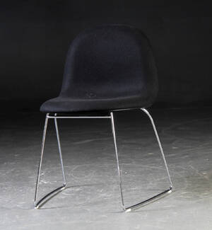 GUBI Chair.stol model GUBI 12 -  sort uld Denne vare er sat til omsalg under nyt varenummer 3970695