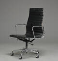 Charles Eames. Kontorstol, Aluminium Group, sort læder. 