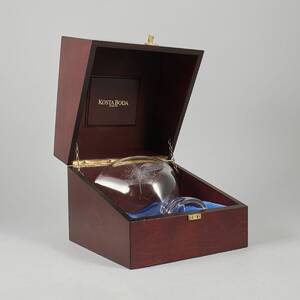 Skål på fot, Kosta Boda