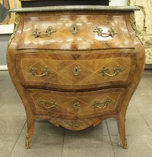 Byrå, med stenskiva