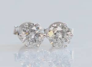 Par brillantørestikker, ca. 0.85 ct. 2