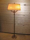 GOLVLAMPA