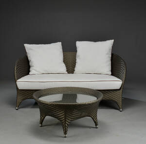 Havesæt. To-pers. sofa og bord