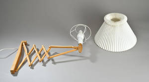 Erik Hansen for Le Klint. Sakselampe af egetræ