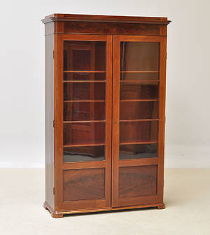 Engelsk bogskab af mahogni, 1900-tallets begyndelse