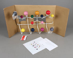 Charles  Ray Eames. Hang-it-all knagerække