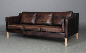 Stouby Møbler. Tre-personers sofa, model Eva, sort læder 