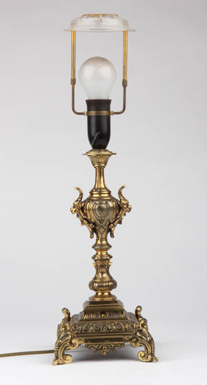 Bordlampe af bronce, regenceform, 1900tallets anden halvdel