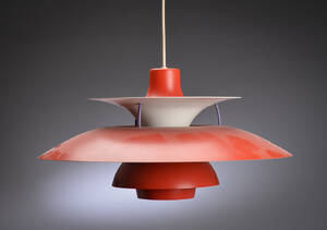 Poul Henningsen. PH5 pendel, rød