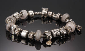 Pandora, armbånd med charms