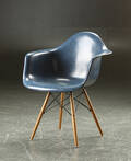 Charles Eames. Armstol af glasfiber, model DAW