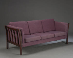 Tre-pers sofa med tremmesider