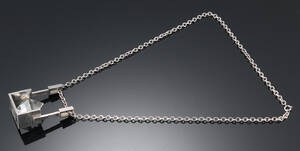 Ole Bent Petersen. Halskæde af 925 sterlingsølv med bjergkrystal