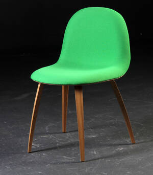 Gubi. Stol, model 52  eg - grøn uld