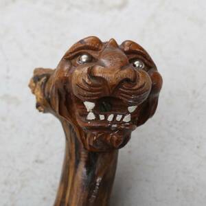 KÄPP, form av lejon, 181900-tal. 