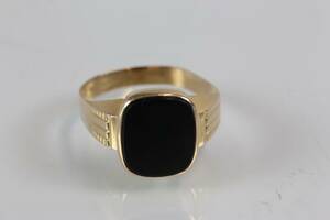 KLACKRING med onyx, guld, 18 k, ca 5 g
