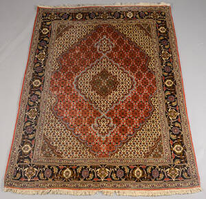 Persisk Tabriz tæppe 196x153 cm. Denne vare er sat til omsalg under nyt varenummer 4179935