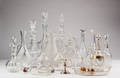 En samling diverse karafler m.m. 1800-1900 tallet.