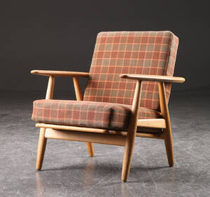 Hans. J. Wegner. Lænestol, Cigaren, massiv eg