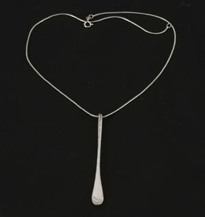 Halsband med hänge, steringsilver, Efva Attling