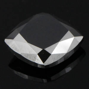 Uindfattet behandlet sort brillant ca. 6.75 ct.