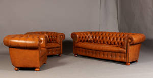 Tre-pers. chesterfield sofa samt par hvilestole 3