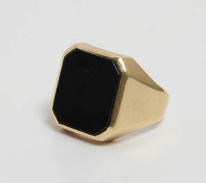 Herrering med onyx af 14 kt. guld