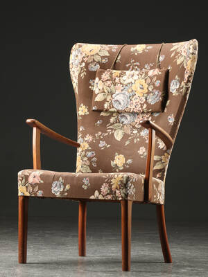 Armstol af bøg, dansk møbelproducent