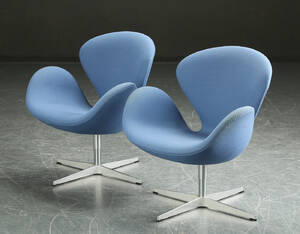 Arne Jacobsen. To lænestole, Svanen, model 3320 2  Denne vare er sat til omsalg under nyt varenummer 4111512